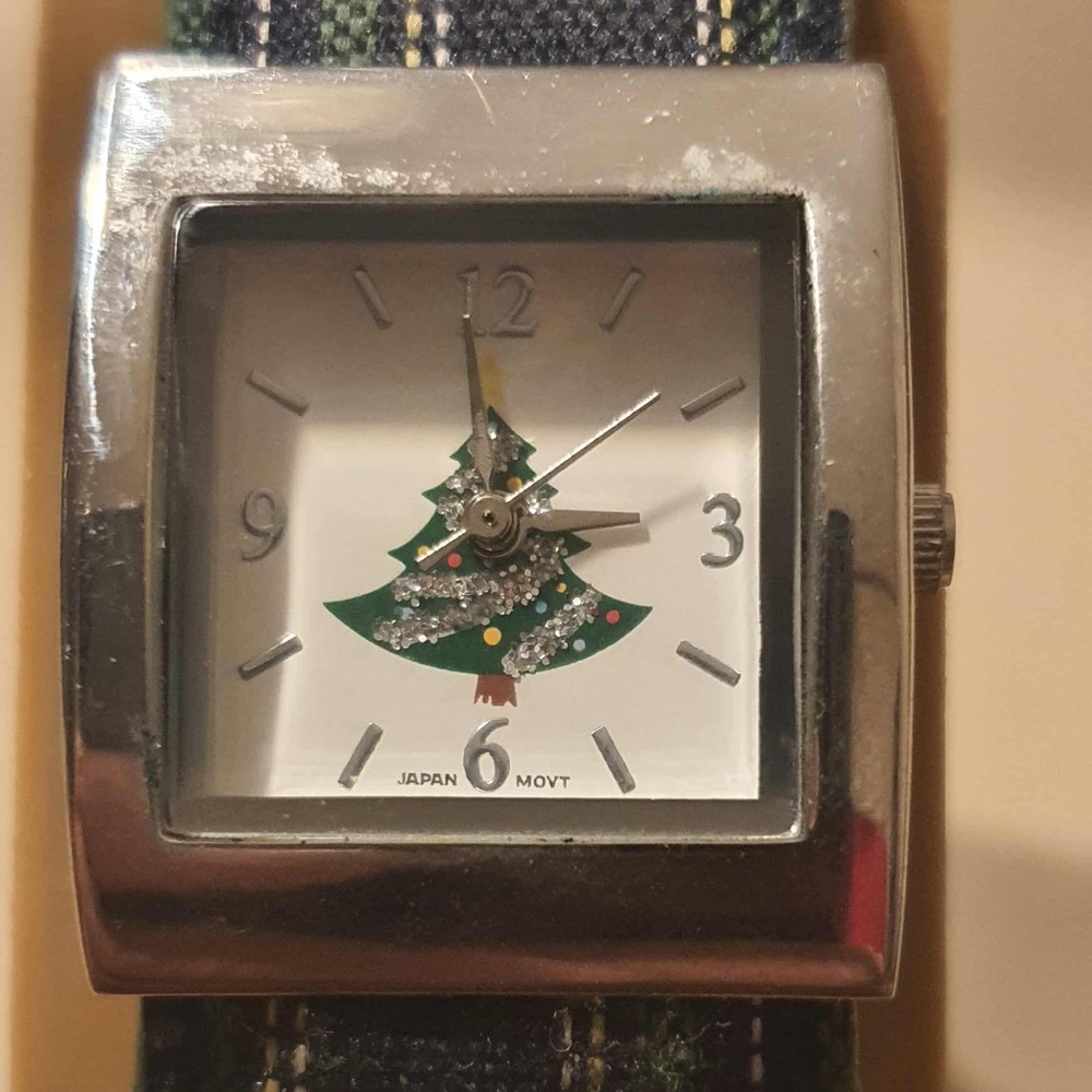 🦋10/$20🦋 Silver/Plaid Women's Christmas Cuff Watch
